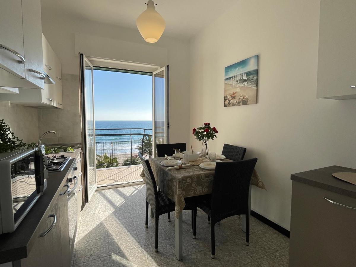 Apartament Rivamare 3 Locali Di Fronte Al Mare Marina dʼMarina dʼAndora Zewnętrze zdjęcie